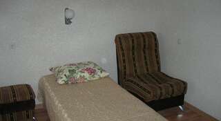 Гостиница Антарес Витязево Двухместный номер с 2 отдельными кроватями и дополнительной кроватью-1